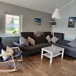 4 Personen Mit Kaminofen, Wintergarten Und Kanu, Mit Einem Wundervollen Blick Auf Den In *