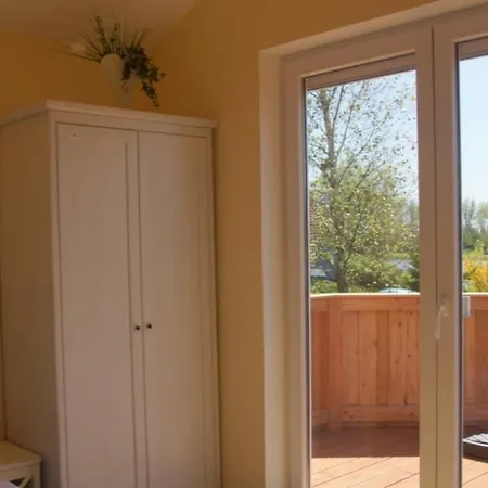 4 Personen Mit Kaminofen, Wintergarten Und Kanu, Mit Einem Wundervollen Blick Auf Den In * Otterndorf
