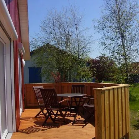 4 Personen Mit Kaminofen, Wintergarten Und Kanu, Mit Einem Wundervollen Blick Auf Den In Ferienhaus