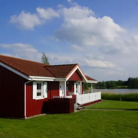 Ferienhaus 4 Personen Mit Kaminofen, Wintergarten Und Kanu, Mit Einem Wundervollen Blick Auf Den In *