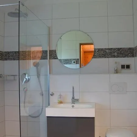 4 Personen Mit Kaminofen, Wintergarten Und Kanu, Mit Einem Wundervollen Blick Auf Den In