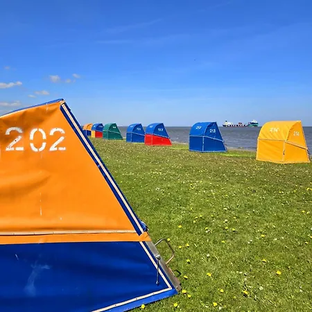 4 Personen Mit Kaminofen, Wintergarten Und Kanu, Mit Einem Wundervollen Blick Auf Den In