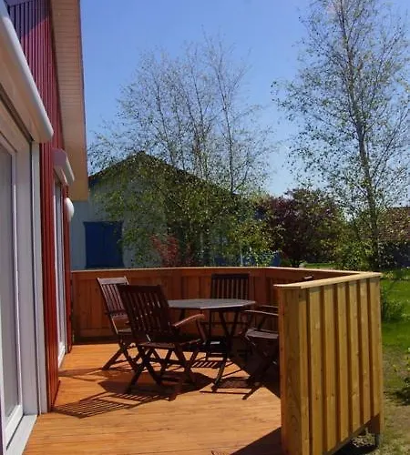 4 Personen Mit Kaminofen, Wintergarten Und Kanu, Mit Einem Wundervollen Blick Auf Den In 度假居 *