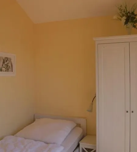 4 Personen Mit Kaminofen, Wintergarten Und Kanu, Mit Einem Wundervollen Blick Auf Den In *